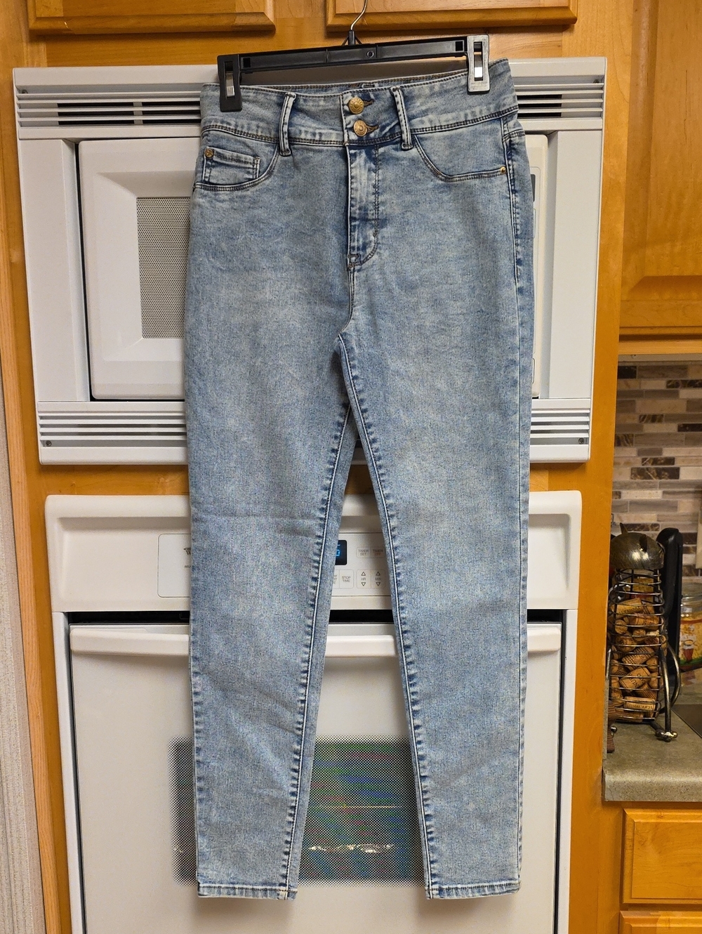 High-Rise Light Wash Women’s Jeans, Size 6/28